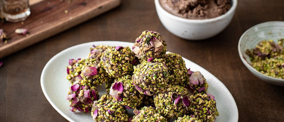 Receita de Trufas de Chocolate e Rum, com Pistache e Rosas