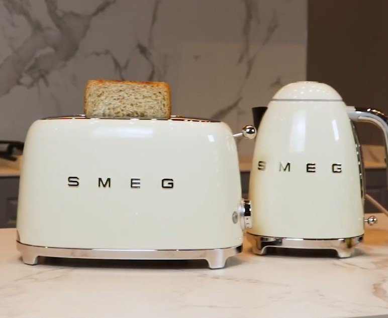 Cojunto Chaleira e Torradeira Creme 4