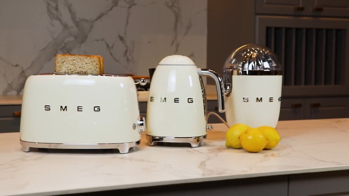 Cojunto Chaleira Torradeira e Espremedor Creme 2