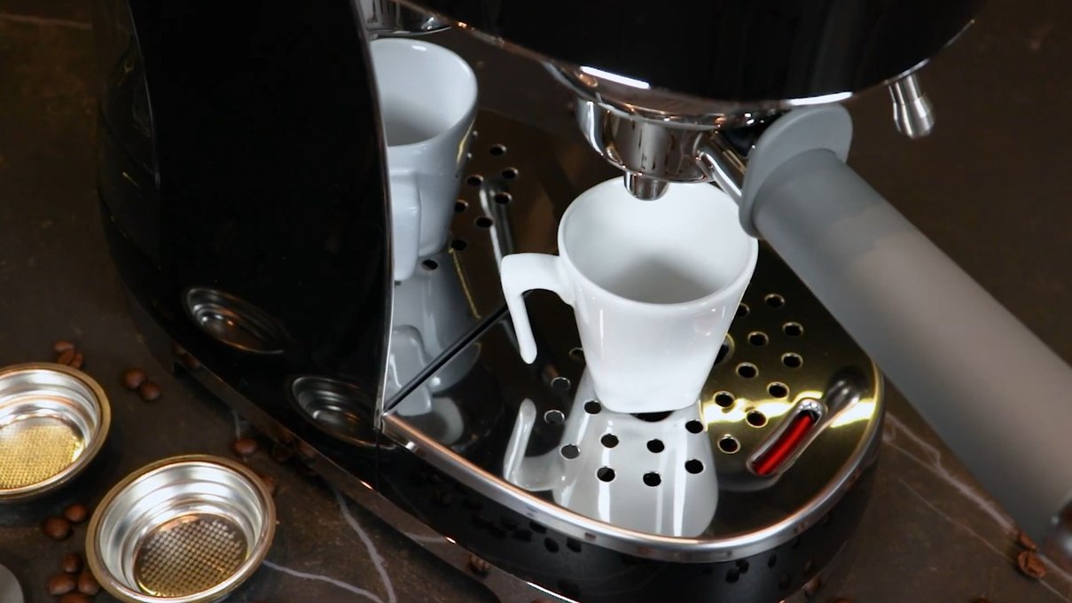 cojunto moedor e maquina de cafe manual preto 1