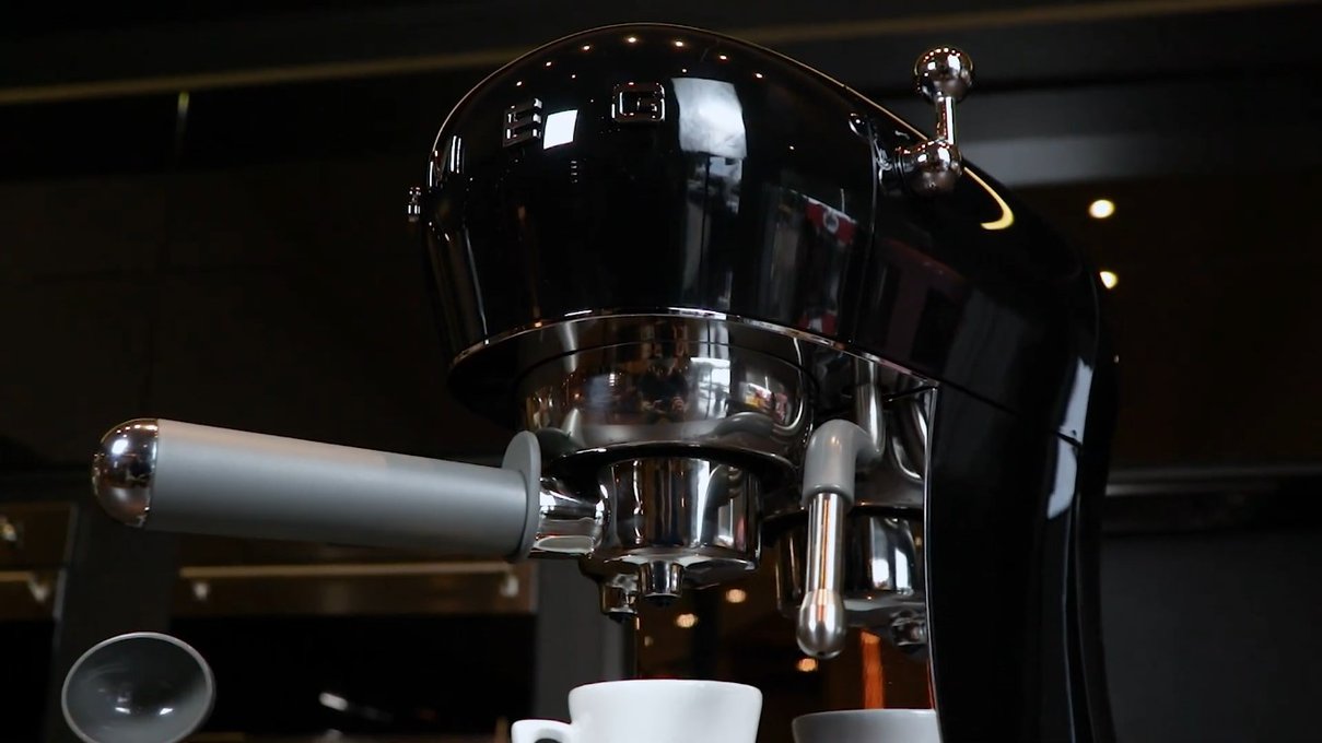 cojunto moedor e maquina de cafe manual preto 3