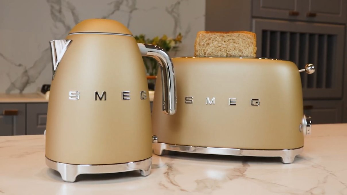 Cojunto Chaleira e Torradeira Champagne fosco 1