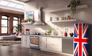cozinha planejada com eletrodomésticos smeg