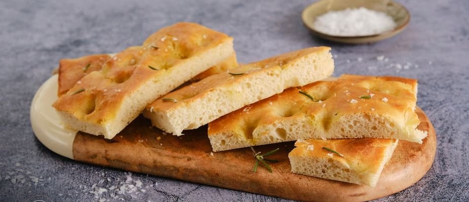 O que é focaccia artesanal italiana e por que o resultado muda tanto com a batedeira Anni 50 O que é focaccia artesanal italiana e por que o resultado muda tanto com a batedeira Anni 50