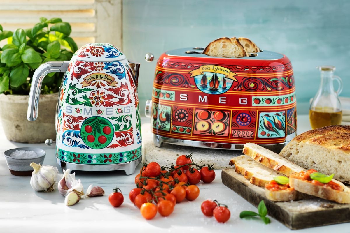 chaleira eletrica e torradeira smeg e dolce gabanna