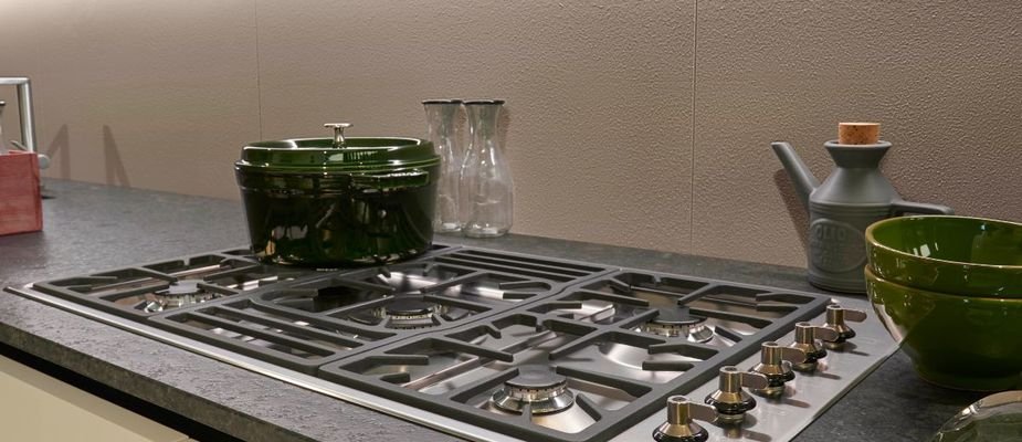 Cooktop premium: potência e design para a cozinha profissional em casa Cooktop premium: potência e design para a cozinha profissional em casa